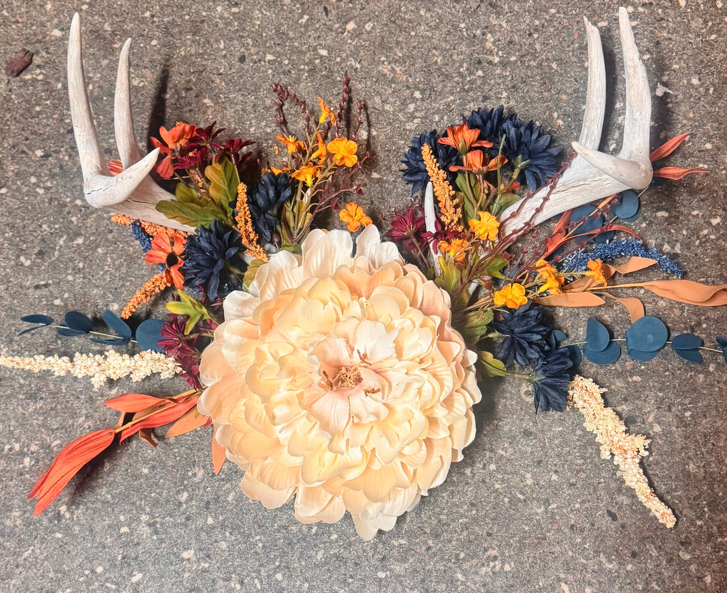 Whitetail Harvest Floral Swag